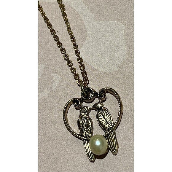LOVEBIRDS HEART Faux Pearl Pendant Necklace Gold Tone Womens 17in Bird Lovers - Picture 4 of 8